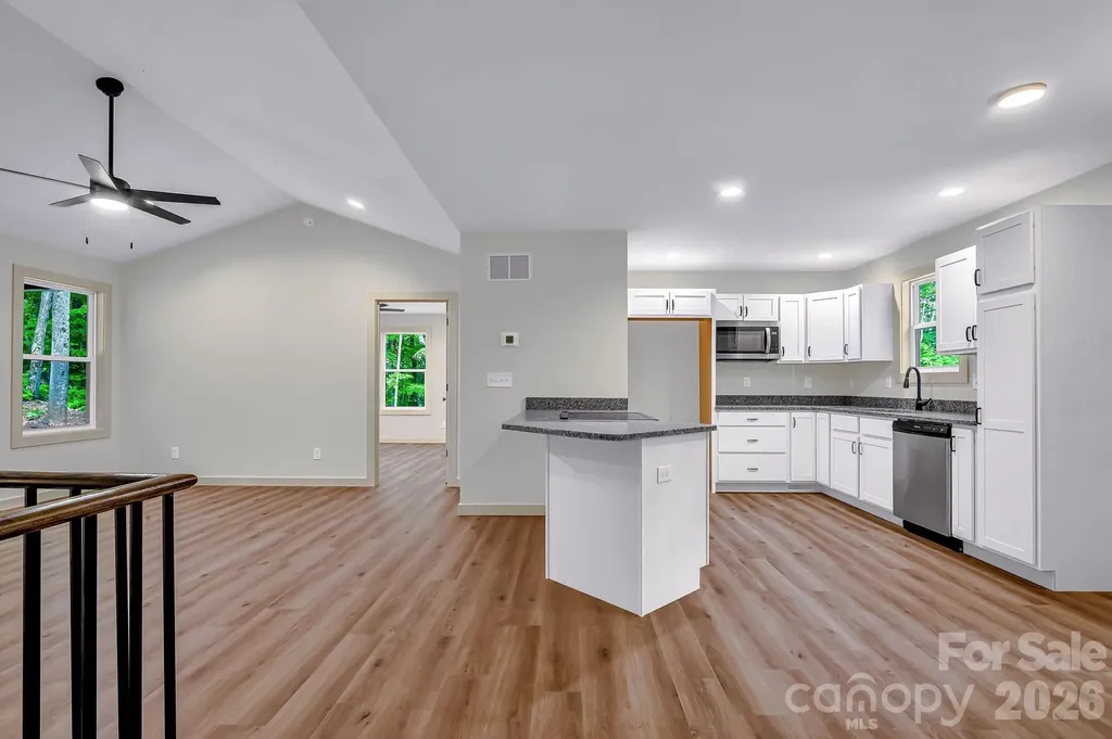 1282 Old Country Road Waynesville NC 28786