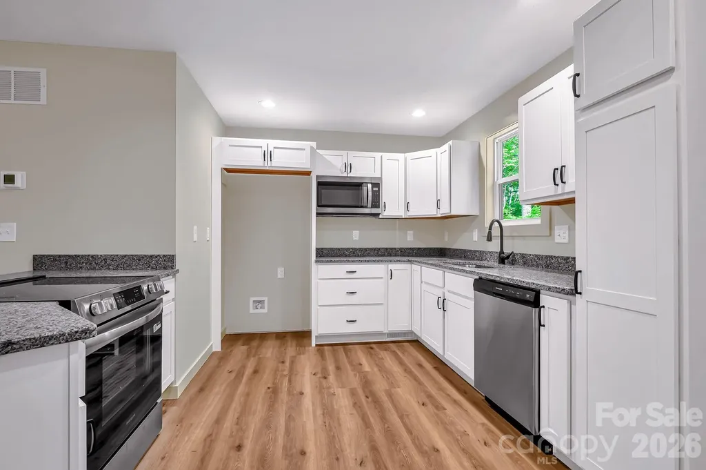 1282 Old Country Road Waynesville NC 28786