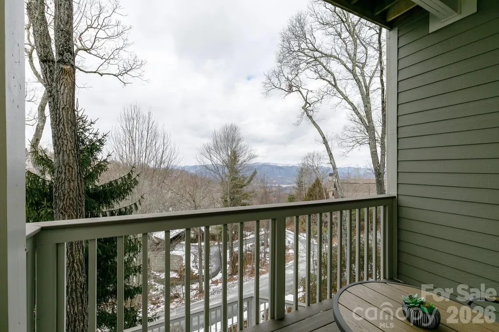 10 Stoney Falls Loop Burnsville NC 28714
