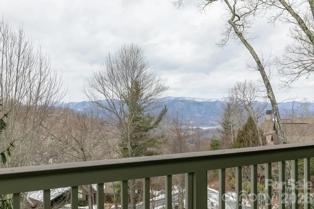 10 Stoney Falls Loop Burnsville NC 28714