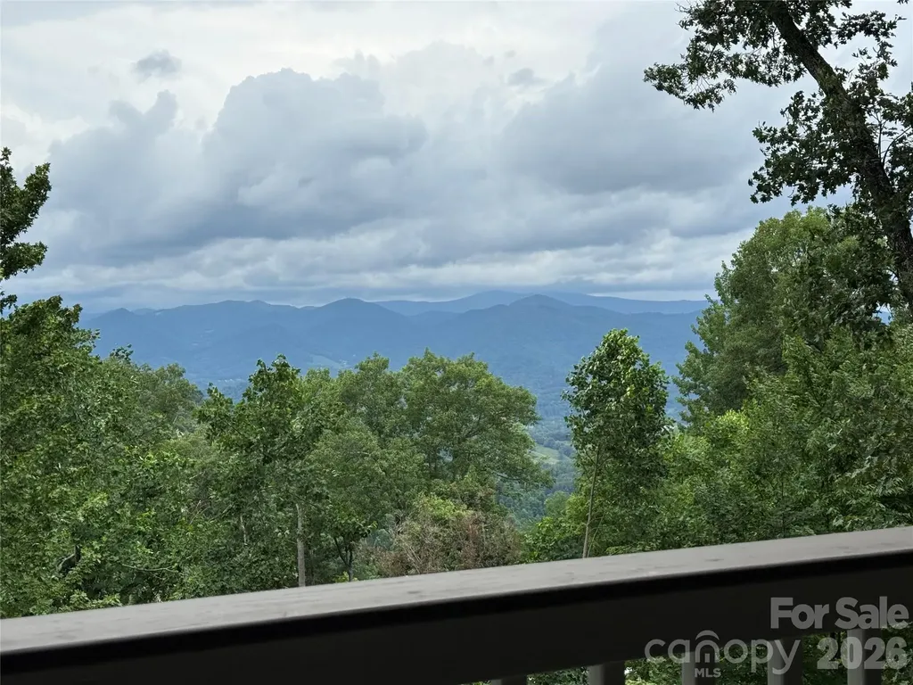 10 Stoney Falls Loop Burnsville NC 28714