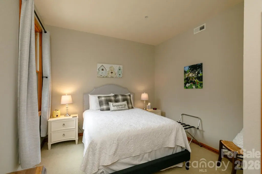 10 Stoney Falls Loop Burnsville NC 28714