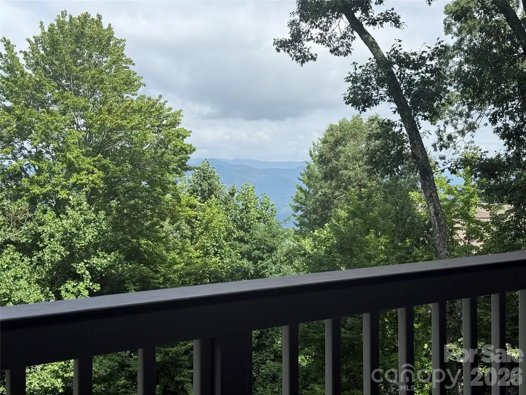 10 Stoney Falls Loop Burnsville NC 28714