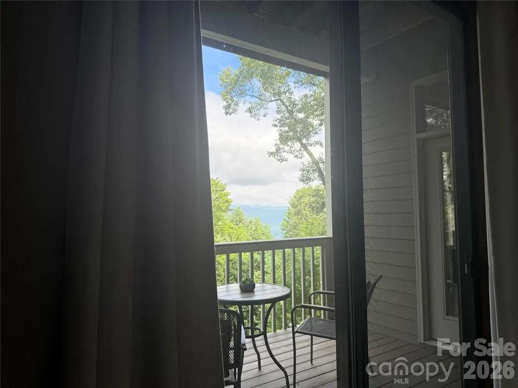 10 Stoney Falls Loop Burnsville NC 28714