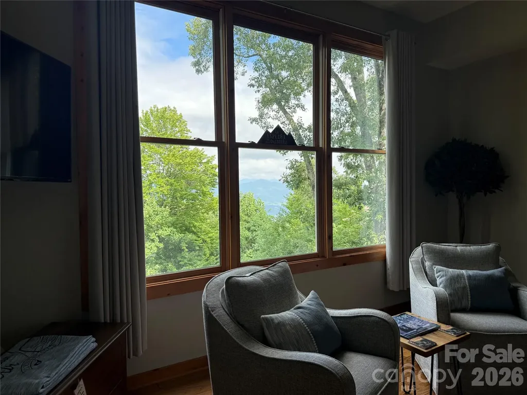 10 Stoney Falls Loop Burnsville NC 28714