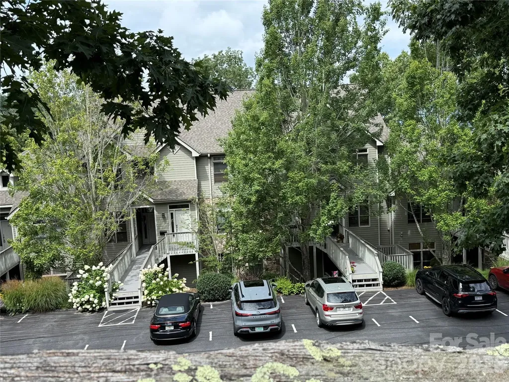 10 Stoney Falls Loop Burnsville NC 28714
