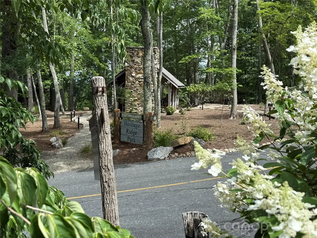 10 Stoney Falls Loop Burnsville NC 28714