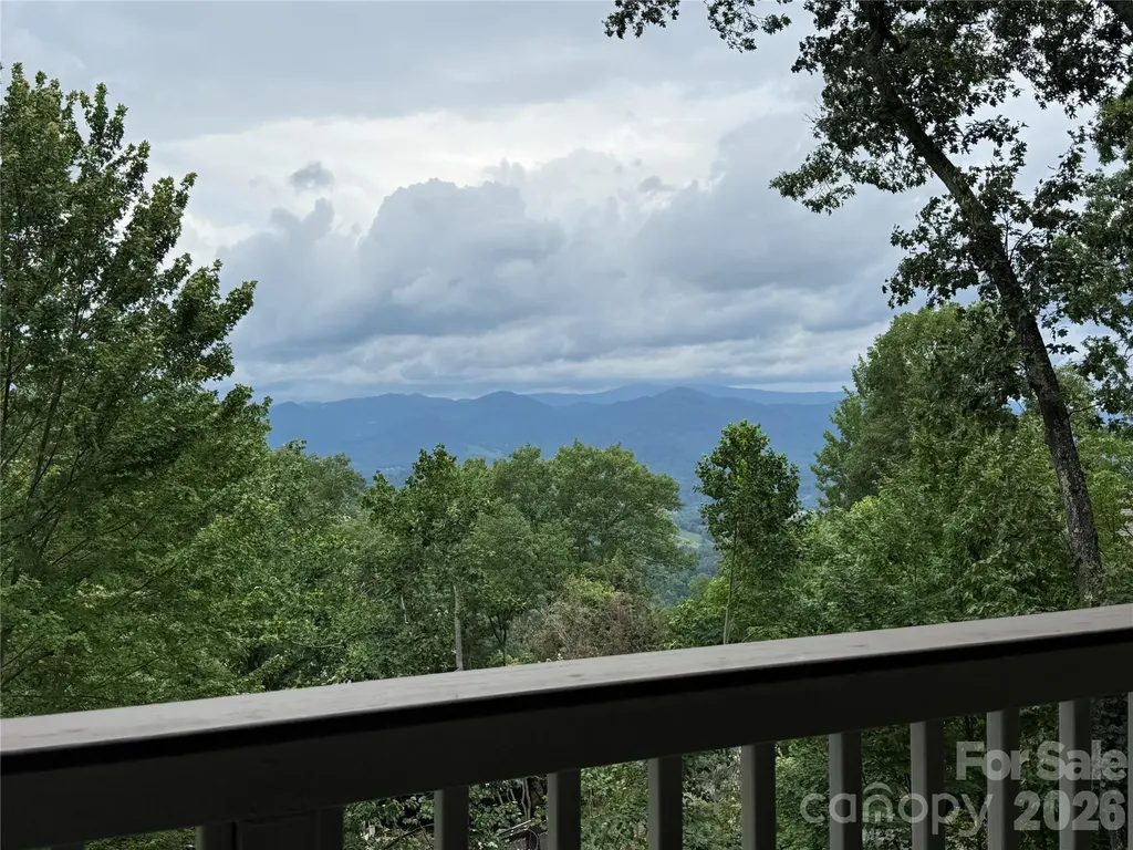 10 Stoney Falls Loop Burnsville NC 28714