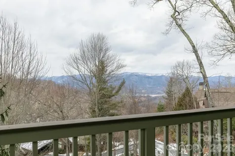 10 Stoney Falls Loop Burnsville NC 28714