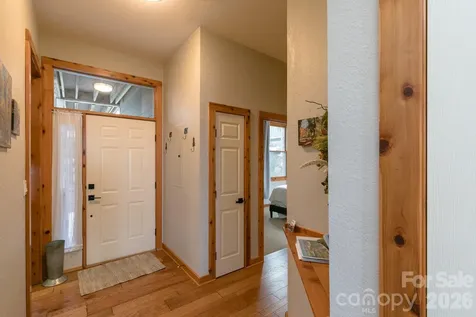 10 Stoney Falls Loop Burnsville NC 28714