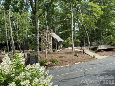 10 Stoney Falls Loop Burnsville NC 28714