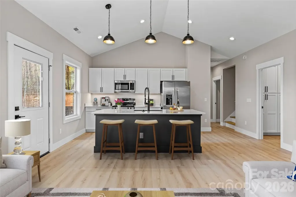 72 Canary Lane Hendersonville NC 28792