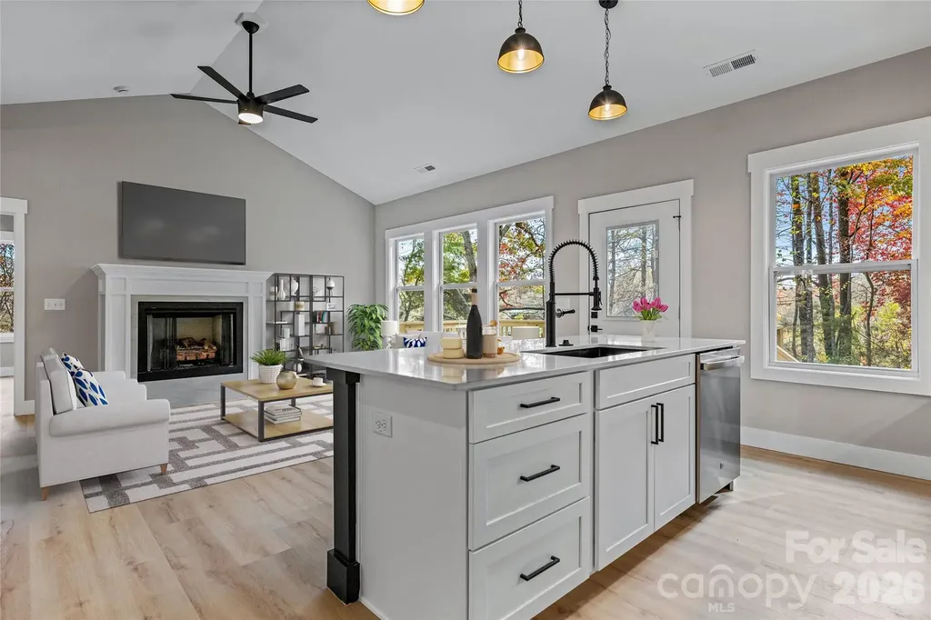 72 Canary Lane Hendersonville NC 28792