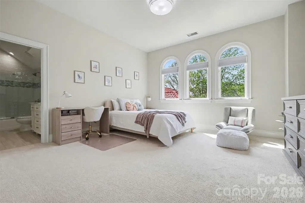 7225 Governors Row Charlotte NC 28277