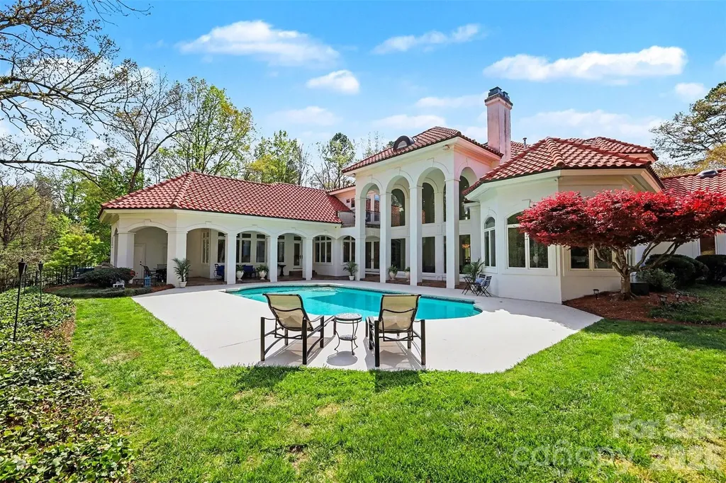 7225 Governors Row Charlotte NC 28277