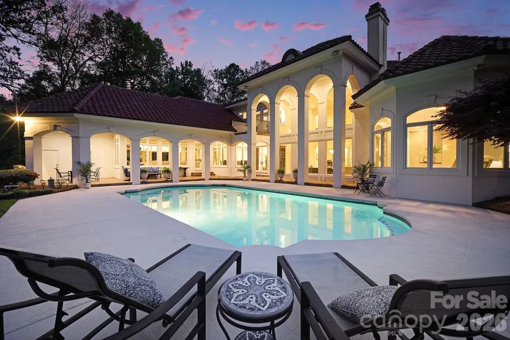 7225 Governors Row Charlotte NC 28277