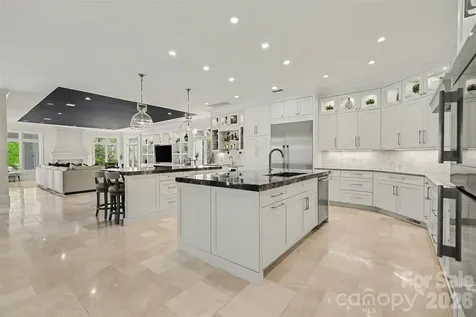 7225 Governors Row Charlotte NC 28277