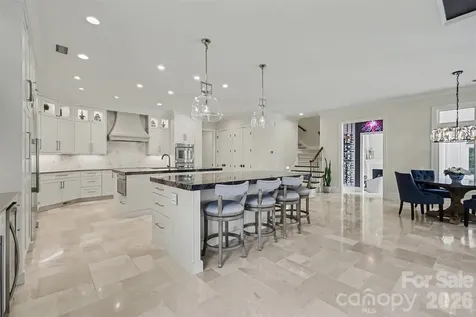 7225 Governors Row Charlotte NC 28277