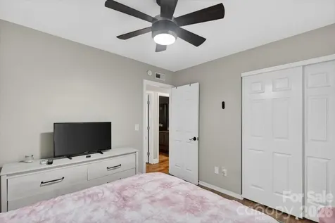 6308 Pineburr Road Charlotte NC 28211