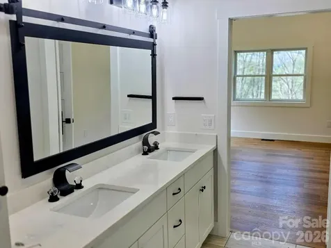22 Salt Box Haven Burnsville NC 28714