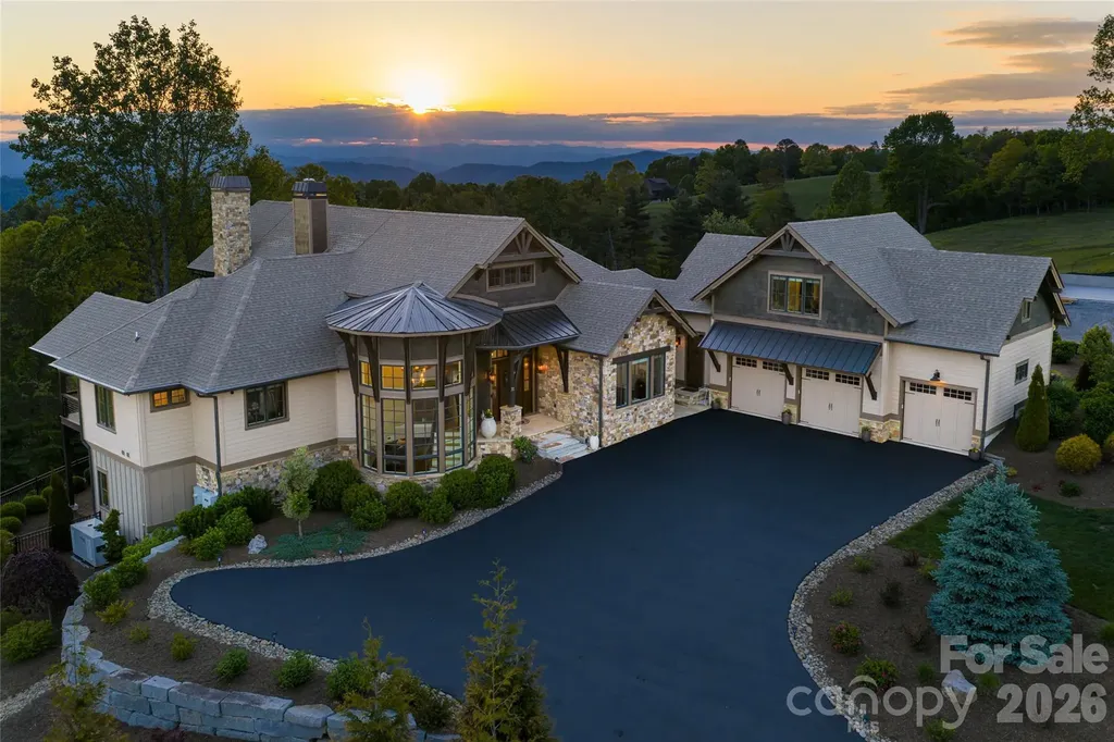 31 Bear Tree Court Hendersonville NC 28792
