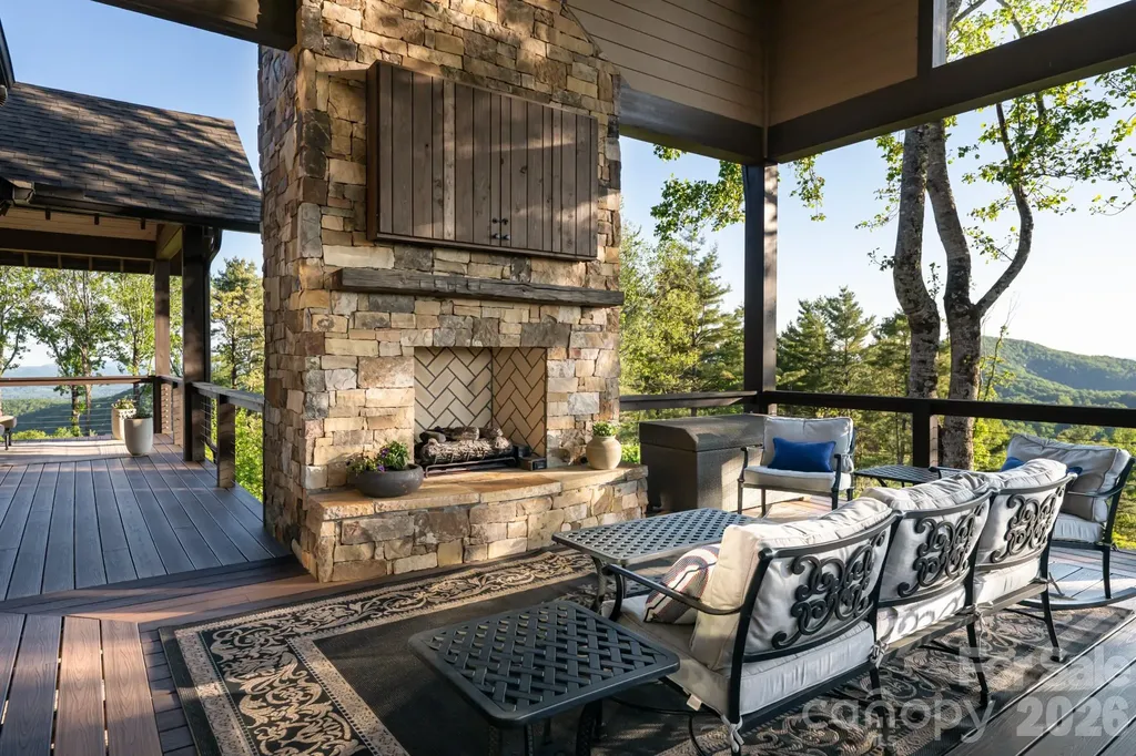 31 Bear Tree Court Hendersonville NC 28792