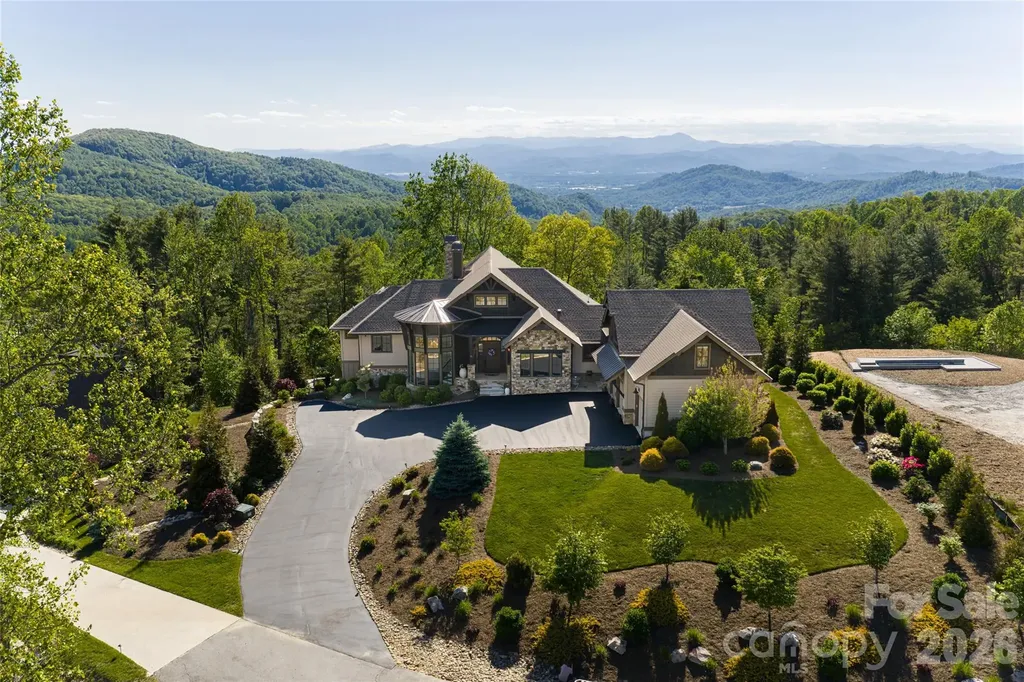 31 Bear Tree Court Hendersonville NC 28792