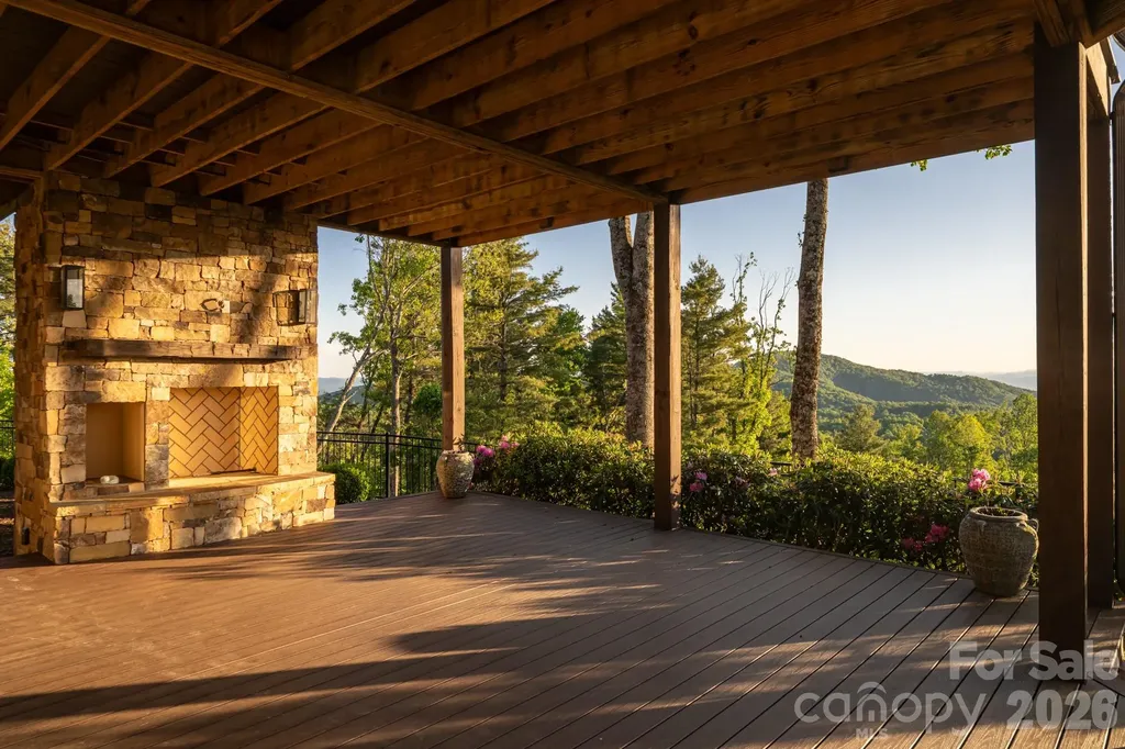 31 Bear Tree Court Hendersonville NC 28792