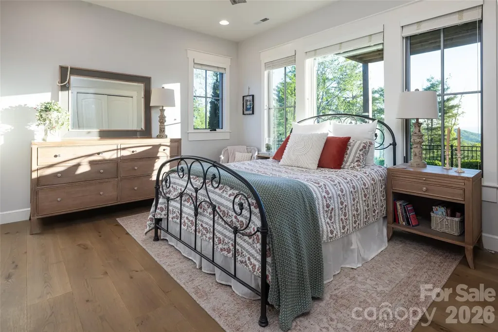 31 Bear Tree Court Hendersonville NC 28792