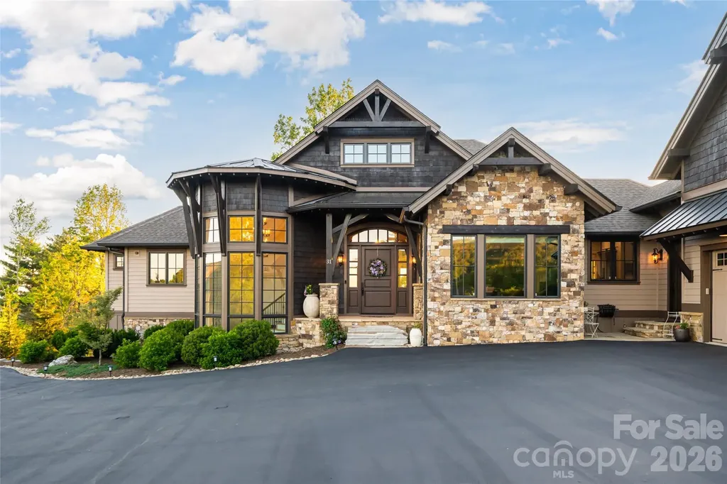 31 Bear Tree Court Hendersonville NC 28792