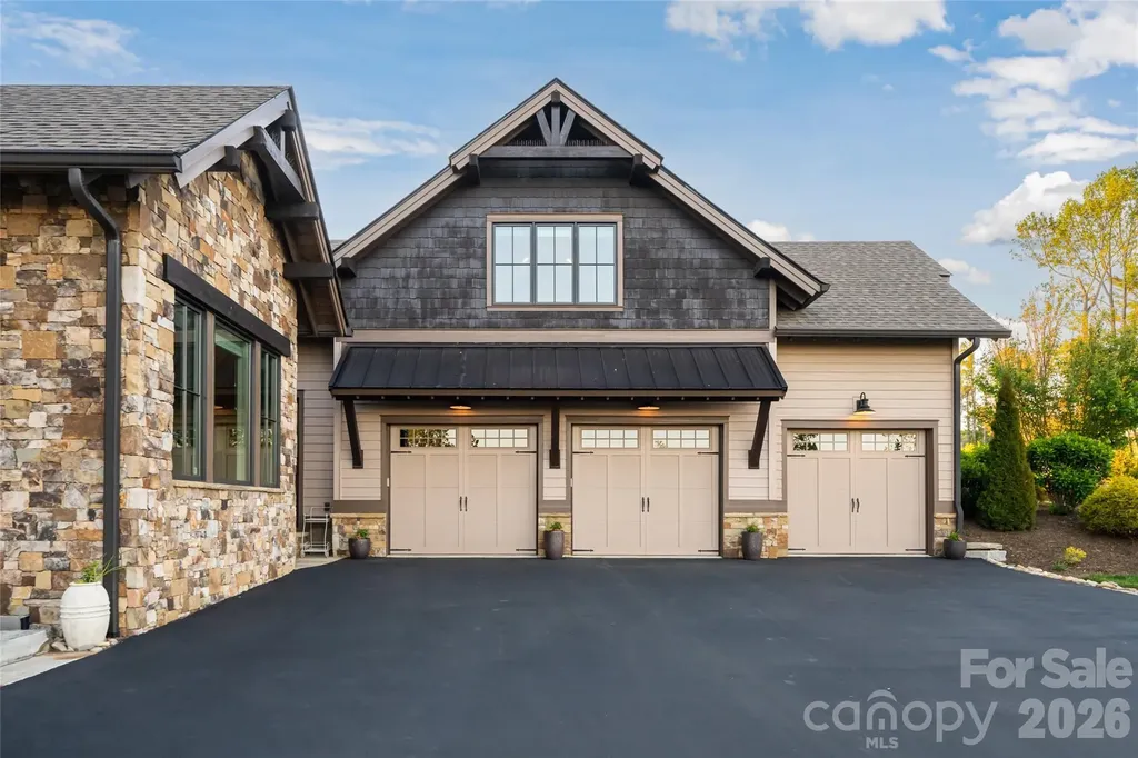 31 Bear Tree Court Hendersonville NC 28792