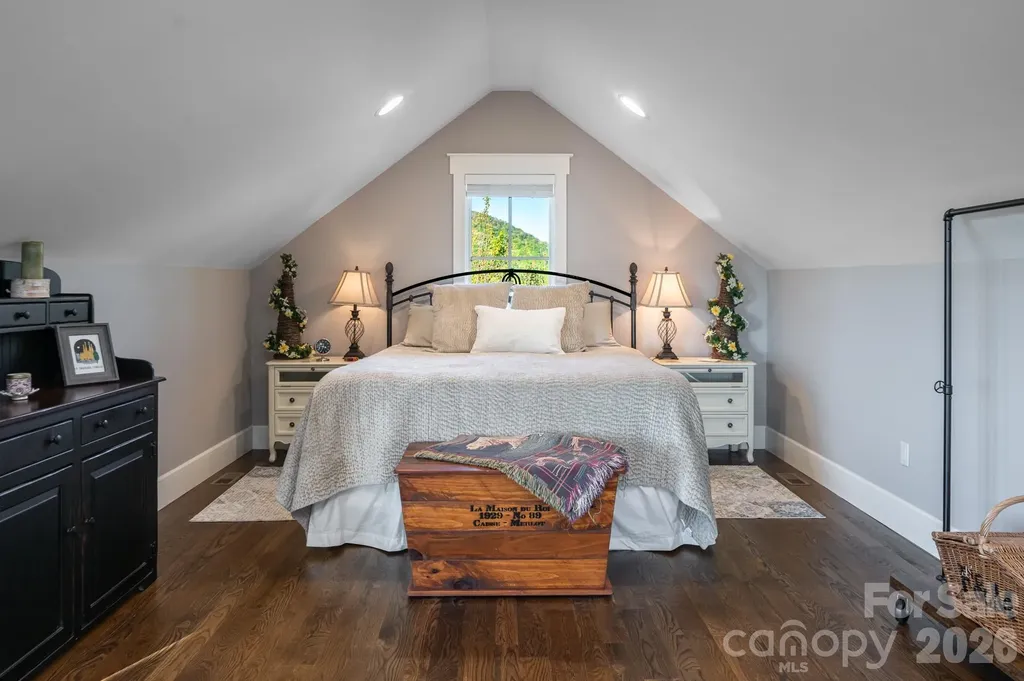 31 Bear Tree Court Hendersonville NC 28792
