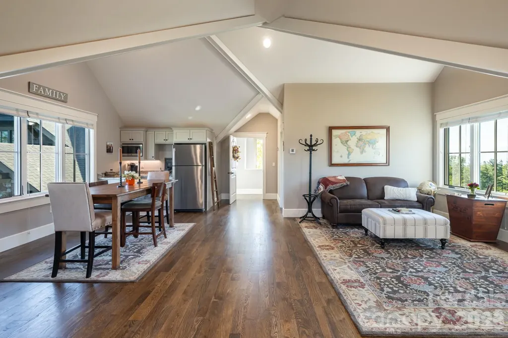 31 Bear Tree Court Hendersonville NC 28792