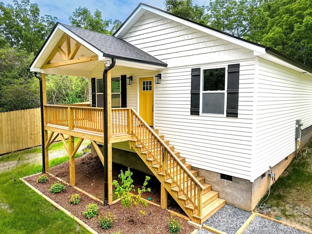 133 Moore Street Hendersonville NC 28739