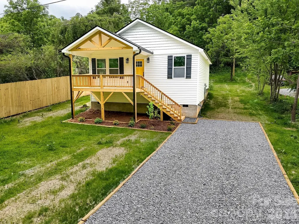 133 Moore Street Hendersonville NC 28739