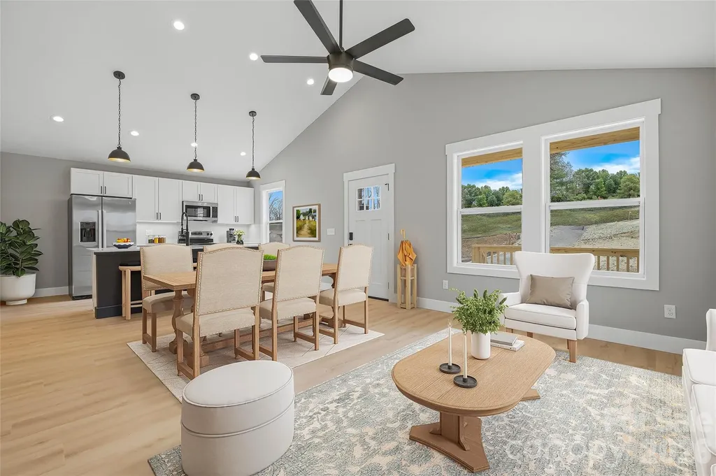 133 Moore Street Hendersonville NC 28739