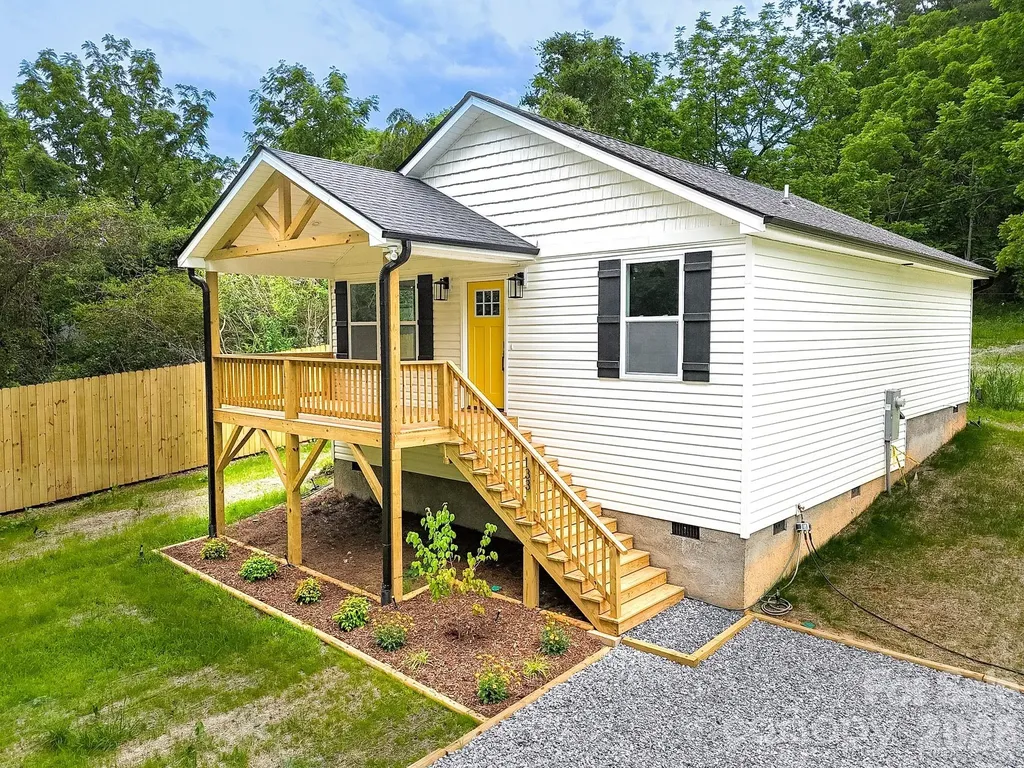 133 Moore Street Hendersonville NC 28739