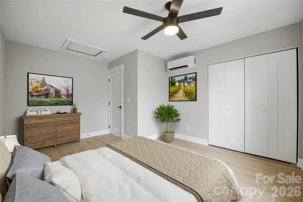 133 Moore Street Hendersonville NC 28739