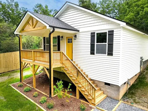 133 Moore Street Hendersonville NC 28739