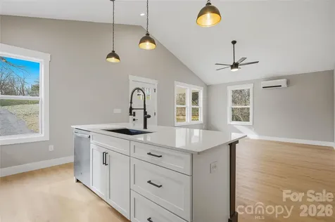 133 Moore Street Hendersonville NC 28739
