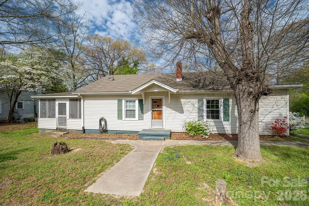 111 E Carlton Street Dallas NC 28034