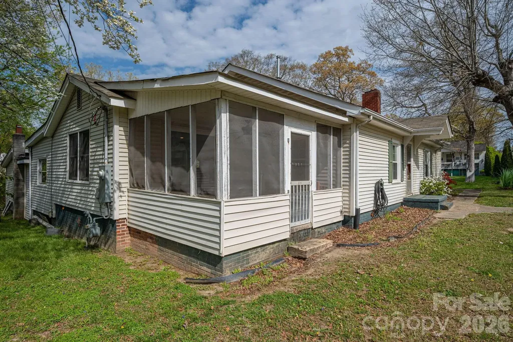 111 E Carlton Street Dallas NC 28034
