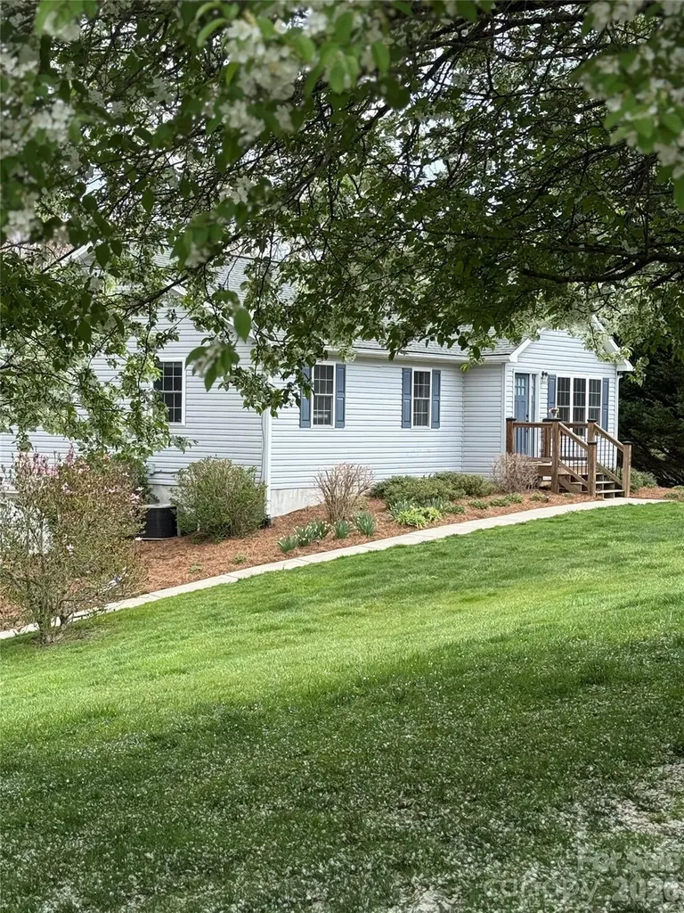 140 Forest Bend Drive Horse Shoe NC 28742