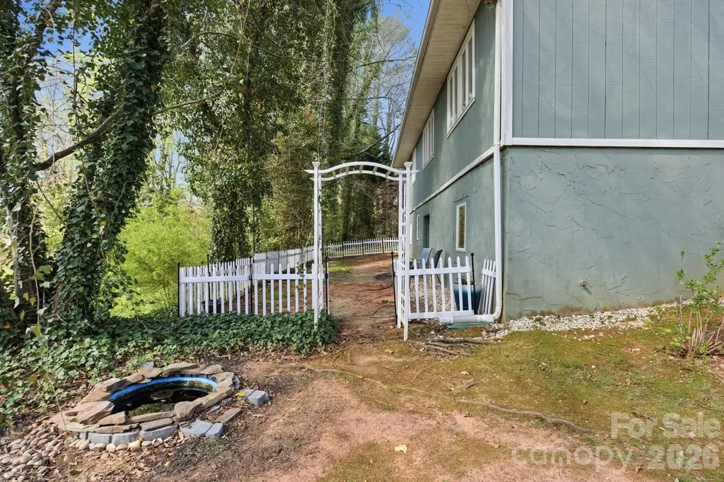 120 42nd Avenue Circle NE Hickory NC 28601
