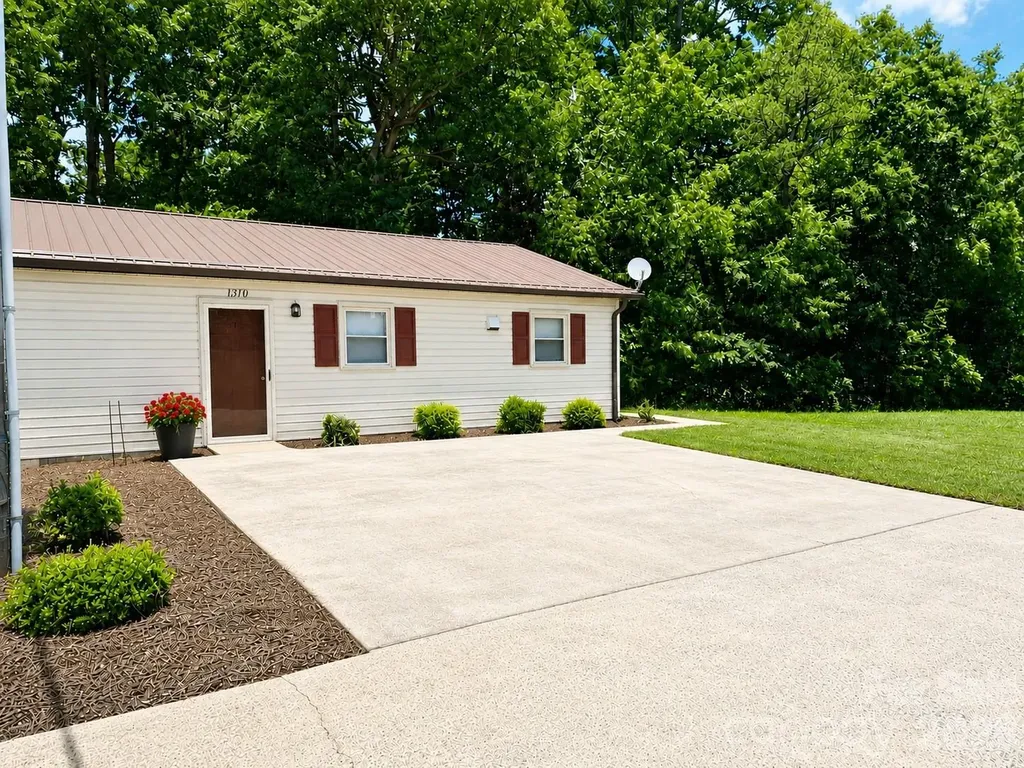 1368 Cajah Mountain Road Hudson NC 28638