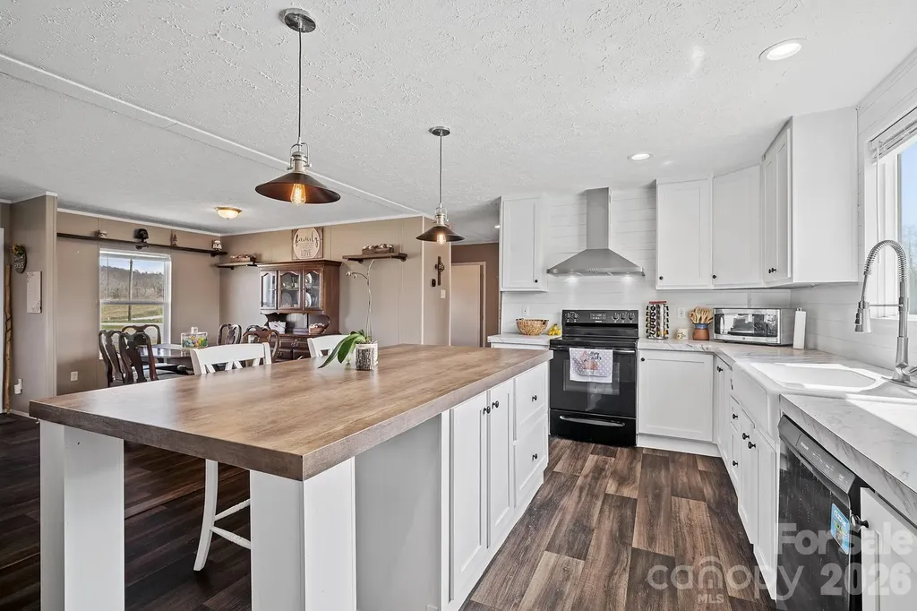59 Alberto Way Hendersonville NC 28792