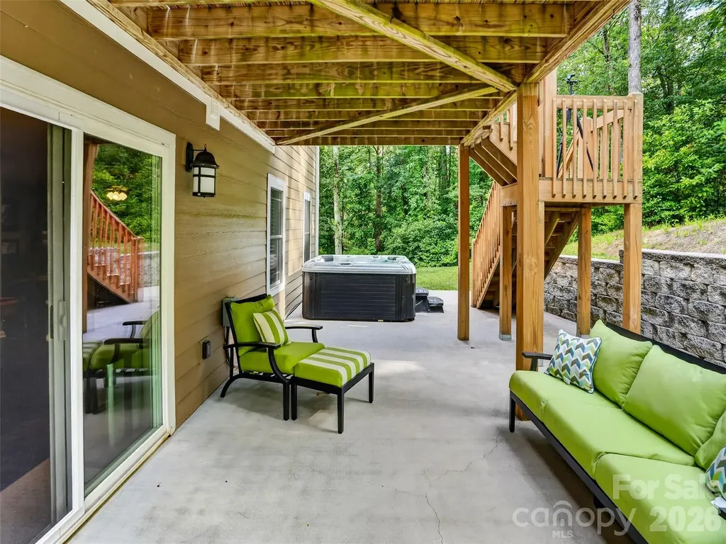290 Sweetwater Hills Drive Hendersonville NC 28791