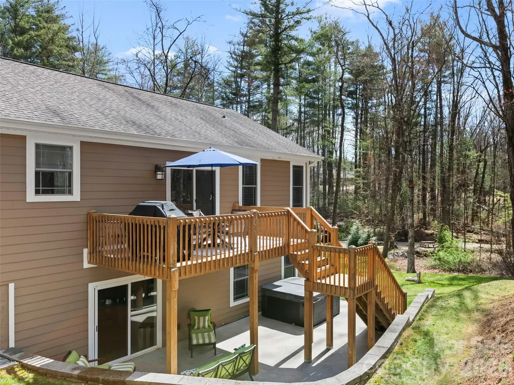 290 Sweetwater Hills Drive Hendersonville NC 28791