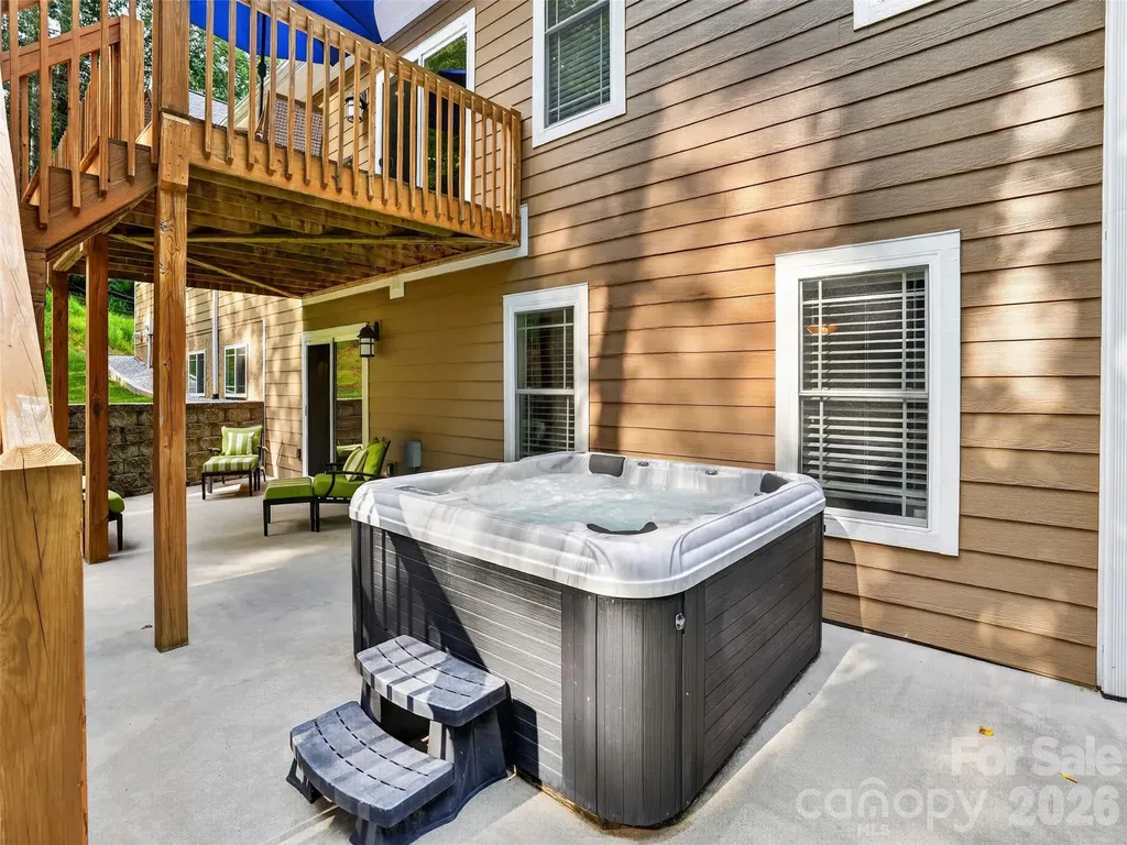 290 Sweetwater Hills Drive Hendersonville NC 28791