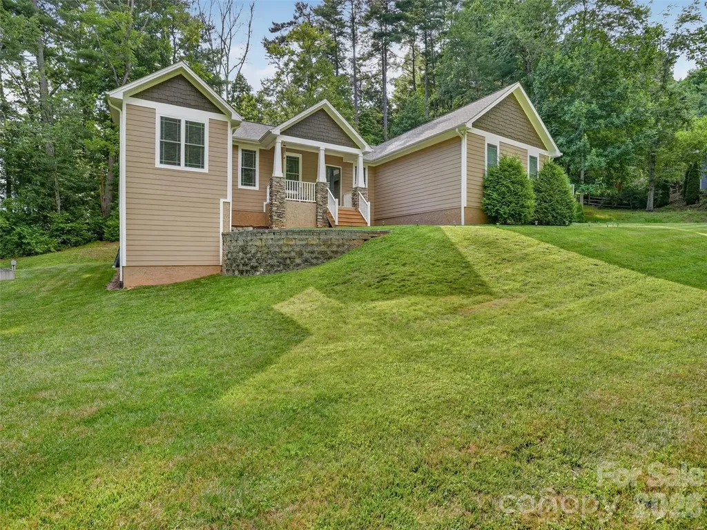 290 Sweetwater Hills Drive Hendersonville NC 28791